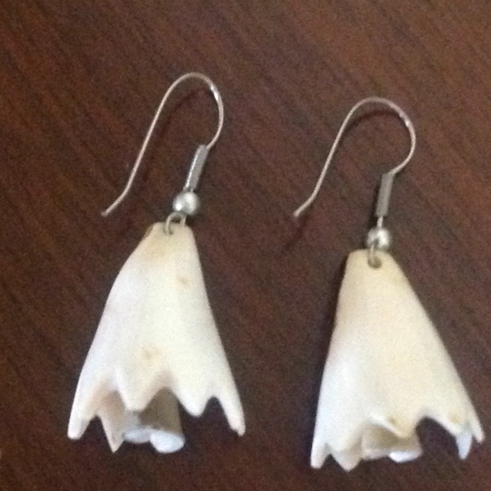 Shell earrings - Picture 2 of 3